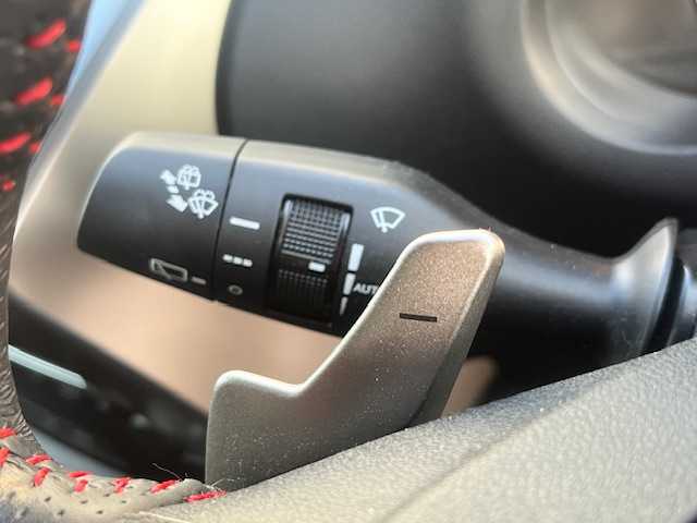 レクサス ＮＸ 300h Fスポーツ 愛知県 2015(平27)年 6.4万km ソニッククォーツ ナビ /フルセグTV /バックカメラ /レザーシート /シートベンチレーション /パワーシート /ステアリングヒーター /クリアランスソナー /ブラインドスポットモニター /電動パーキングブレーキ /スマートキー