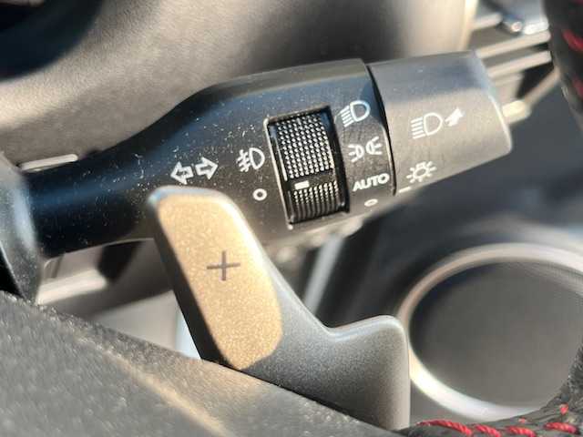 レクサス ＮＸ 300h Fスポーツ 愛知県 2015(平27)年 6.4万km ソニッククォーツ ナビ /フルセグTV /バックカメラ /レザーシート /シートベンチレーション /パワーシート /ステアリングヒーター /クリアランスソナー /ブラインドスポットモニター /電動パーキングブレーキ /スマートキー