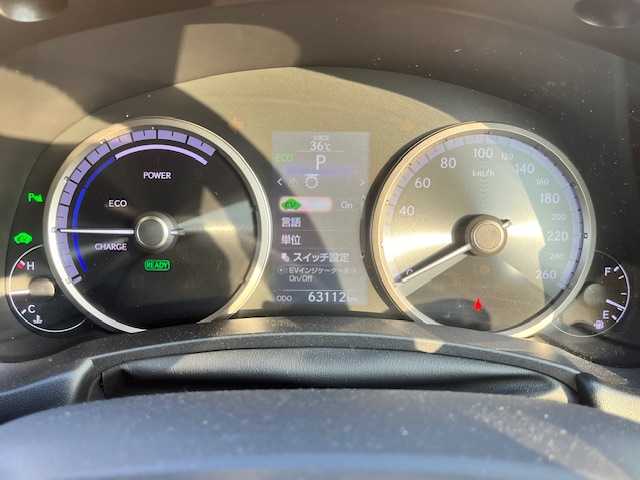 レクサス ＮＸ 300h Fスポーツ 愛知県 2015(平27)年 6.4万km ソニッククォーツ ナビ /フルセグTV /バックカメラ /レザーシート /シートベンチレーション /パワーシート /ステアリングヒーター /クリアランスソナー /ブラインドスポットモニター /電動パーキングブレーキ /スマートキー