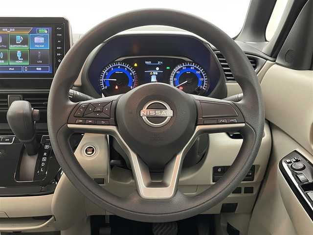 日産 ルークス X 愛媛県 2023(令5)年 0.3万km ホワイトパール ワンオーナー/9型ディスプレイオーディオ/アラウンドビューモニター/バックカメラ/コーナーセンサー/リアエアコン/ドアバイザー/プッシュスタート/片側パワースライドドア/スペアキー/取扱説明書、保証書