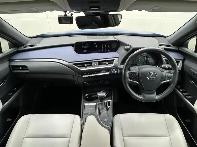 レクサス ＵＸ 250h バージョンC 茨城県 2019(令1)年 7.7万km セレスティアルブルーガラスフレーク ACC/LKA/純正ナビ/地デジ/Bluetooth/白青革/シートヒーター/パワーシート/ステアヒーター/LEDヘッドライト/オートハイビーム/純正17インチAW/前後ドライブレコーダー（TZ-D205W）/ETC