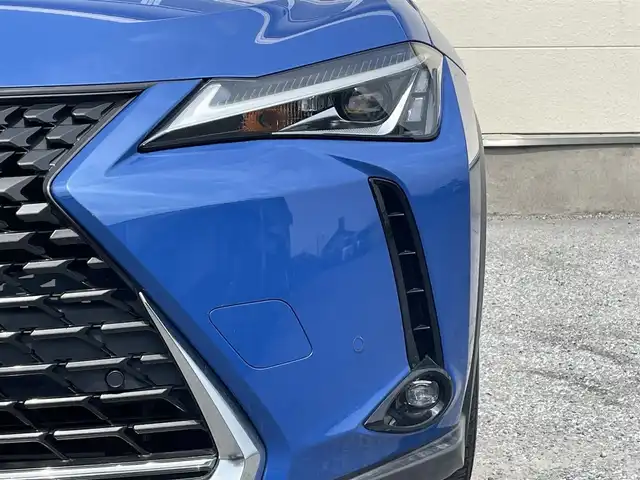レクサス ＵＸ 250h バージョンC 茨城県 2019(令1)年 7.7万km セレスティアルブルーガラスフレーク ACC/LKA/純正ナビ/地デジ/Bluetooth/白青革/シートヒーター/パワーシート/ステアヒーター/LEDヘッドライト/オートハイビーム/純正17インチAW/前後ドライブレコーダー（TZ-D205W）/ETC