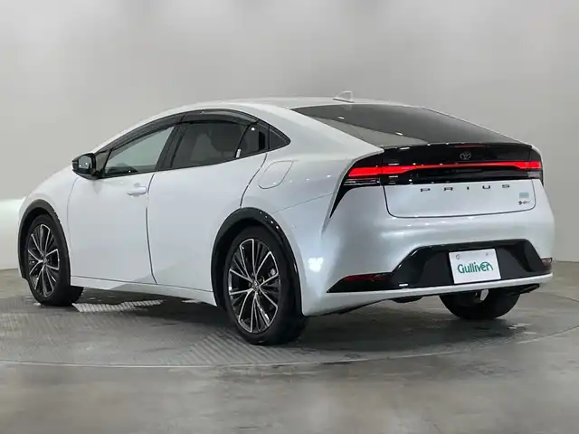 トヨタ プリウス Z 栃木県 2023(令5)年 0.8万km プラチナホワイトパールマイカ 純正ナビ/(フルセグTV・Bluetooth・USB)/全方位カメラ/バックカメラ/トヨタセーフティセンス/ ・プリクラッシュセーフティ/ ・レーンキープアシスト/ ・アダプティブクルーズコントロール/ ・オートマチックハイビーム/前後コーナーセンサー/電動リアゲート/運転席パワーシート/前席シートヒーター・シートクーラー/置くだけ充電/ブラインドスポットモニター/ドアバイザー/LEDヘッドライト/オートライト/純正アルミホイール/純正フロアマット/取扱説明書/保証書