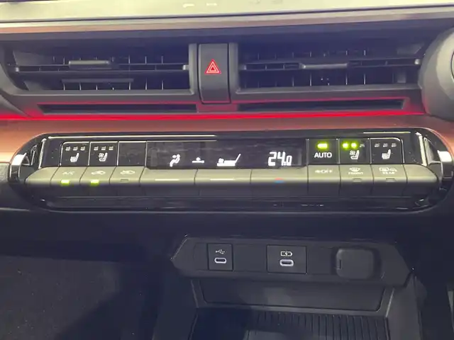 トヨタ プリウス Z 栃木県 2023(令5)年 0.8万km プラチナホワイトパールマイカ 純正ナビ/(フルセグTV・Bluetooth・USB)/全方位カメラ/バックカメラ/トヨタセーフティセンス/ ・プリクラッシュセーフティ/ ・レーンキープアシスト/ ・アダプティブクルーズコントロール/ ・オートマチックハイビーム/前後コーナーセンサー/電動リアゲート/運転席パワーシート/前席シートヒーター・シートクーラー/置くだけ充電/ブラインドスポットモニター/ドアバイザー/LEDヘッドライト/オートライト/純正アルミホイール/純正フロアマット/取扱説明書/保証書
