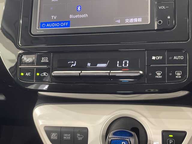 トヨタ プリウス S ツーリングセレクション 栃木県 2016(平28)年 3.9万km ホワイトパールクリスタルシャイン 純正ナビ　/（CD/DVD/Bluetooth/フルセグTV）/バックカメラ/トヨタセーフティセンス/レーダークルーズコントロール　/シートヒーター　/LEDヘッドライト　/オートハイビーム　/革巻きステアリング　/純正フロアマット/純正17インチAW