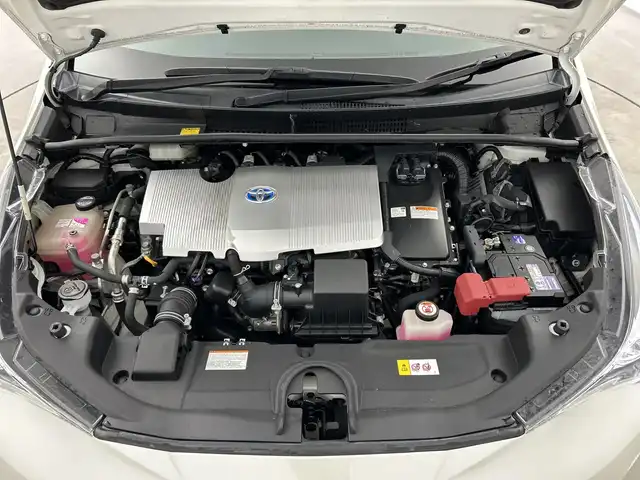 トヨタ プリウス S ツーリングセレクション 三重県 2016(平28)年 3.9万km ホワイトパールクリスタルシャイン /禁煙車//純正SDナビ/　フルセグTV/BT/CD/AUX//バックカメラ//前席シートヒーター//追従クルーズコントロール//衝突被害軽減システム//レーンキープアシスト//盗難防止装置//ビルトインETC//純正17インチアルミホイール//プッシュスタート//スマートキー//スペアキー×1//純正フロアマット//純正ドアバイザー//取扱説明書