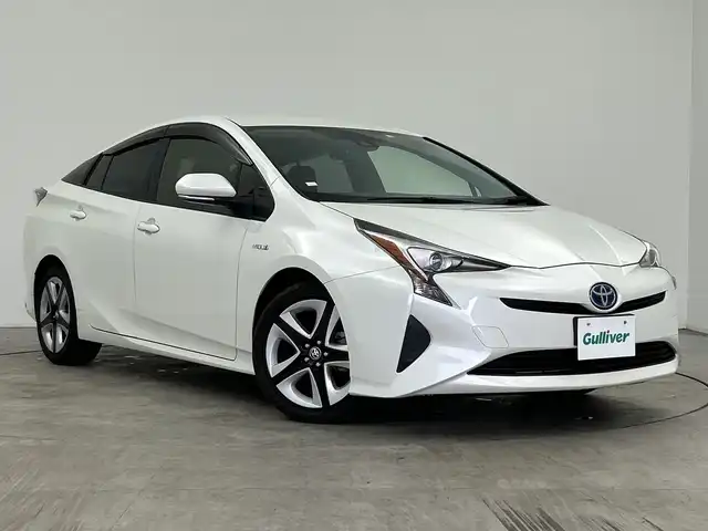 トヨタ プリウス S ツーリングセレクション 三重県 2016(平28)年 3.9万km ホワイトパールクリスタルシャイン /禁煙車//純正SDナビ/　フルセグTV/BT/CD/AUX//バックカメラ//前席シートヒーター//追従クルーズコントロール//衝突被害軽減システム//レーンキープアシスト//盗難防止装置//ビルトインETC//純正17インチアルミホイール//プッシュスタート//スマートキー//スペアキー×1//純正フロアマット//純正ドアバイザー//取扱説明書