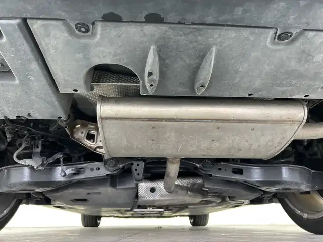 トヨタ プリウス S ツーリングセレクション 三重県 2016(平28)年 3.9万km ホワイトパールクリスタルシャイン /禁煙車//純正SDナビ/　フルセグTV/BT/CD/AUX//バックカメラ//前席シートヒーター//追従クルーズコントロール//衝突被害軽減システム//レーンキープアシスト//盗難防止装置//ビルトインETC//純正17インチアルミホイール//プッシュスタート//スマートキー//スペアキー×1//純正フロアマット//純正ドアバイザー//取扱説明書