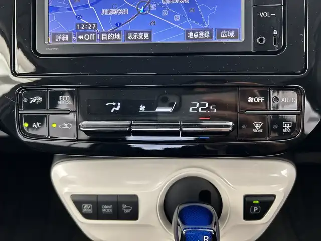 トヨタ プリウス S ツーリングセレクション 三重県 2016(平28)年 3.9万km ホワイトパールクリスタルシャイン /禁煙車//純正SDナビ/　フルセグTV/BT/CD/AUX//バックカメラ//前席シートヒーター//追従クルーズコントロール//衝突被害軽減システム//レーンキープアシスト//盗難防止装置//ビルトインETC//純正17インチアルミホイール//プッシュスタート//スマートキー//スペアキー×1//純正フロアマット//純正ドアバイザー//取扱説明書