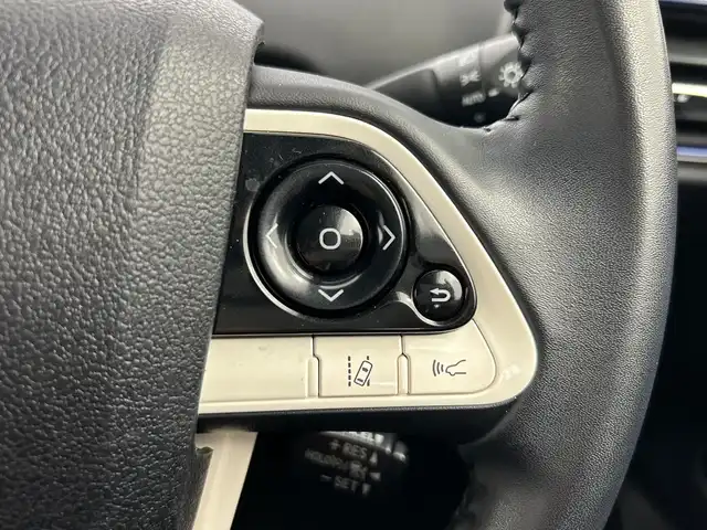 トヨタ プリウス S ツーリングセレクション 三重県 2016(平28)年 3.9万km ホワイトパールクリスタルシャイン /禁煙車//純正SDナビ/　フルセグTV/BT/CD/AUX//バックカメラ//前席シートヒーター//追従クルーズコントロール//衝突被害軽減システム//レーンキープアシスト//盗難防止装置//ビルトインETC//純正17インチアルミホイール//プッシュスタート//スマートキー//スペアキー×1//純正フロアマット//純正ドアバイザー//取扱説明書