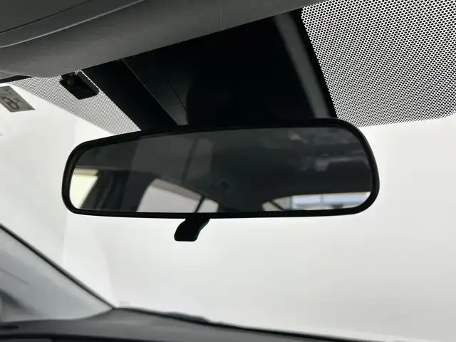 トヨタ プリウス S ツーリングセレクション 三重県 2016(平28)年 3.9万km ホワイトパールクリスタルシャイン /禁煙車//純正SDナビ/　フルセグTV/BT/CD/AUX//バックカメラ//前席シートヒーター//追従クルーズコントロール//衝突被害軽減システム//レーンキープアシスト//盗難防止装置//ビルトインETC//純正17インチアルミホイール//プッシュスタート//スマートキー//スペアキー×1//純正フロアマット//純正ドアバイザー//取扱説明書