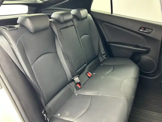 トヨタ プリウス S ツーリングセレクション 三重県 2016(平28)年 3.9万km ホワイトパールクリスタルシャイン /禁煙車//純正SDナビ/　フルセグTV/BT/CD/AUX//バックカメラ//前席シートヒーター//追従クルーズコントロール//衝突被害軽減システム//レーンキープアシスト//盗難防止装置//ビルトインETC//純正17インチアルミホイール//プッシュスタート//スマートキー//スペアキー×1//純正フロアマット//純正ドアバイザー//取扱説明書