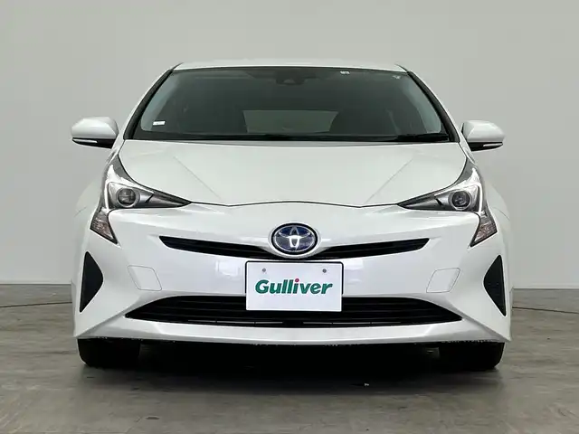 トヨタ プリウス S ツーリングセレクション 三重県 2016(平28)年 3.9万km ホワイトパールクリスタルシャイン /禁煙車//純正SDナビ/　フルセグTV/BT/CD/AUX//バックカメラ//前席シートヒーター//追従クルーズコントロール//衝突被害軽減システム//レーンキープアシスト//盗難防止装置//ビルトインETC//純正17インチアルミホイール//プッシュスタート//スマートキー//スペアキー×1//純正フロアマット//純正ドアバイザー//取扱説明書