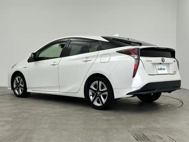 トヨタ プリウス S ツーリングセレクション 三重県 2016(平28)年 3.9万km ホワイトパールクリスタルシャイン /禁煙車//純正SDナビ/　フルセグTV/BT/CD/AUX//バックカメラ//前席シートヒーター//追従クルーズコントロール//衝突被害軽減システム//レーンキープアシスト//盗難防止装置//ビルトインETC//純正17インチアルミホイール//プッシュスタート//スマートキー//スペアキー×1//純正フロアマット//純正ドアバイザー//取扱説明書