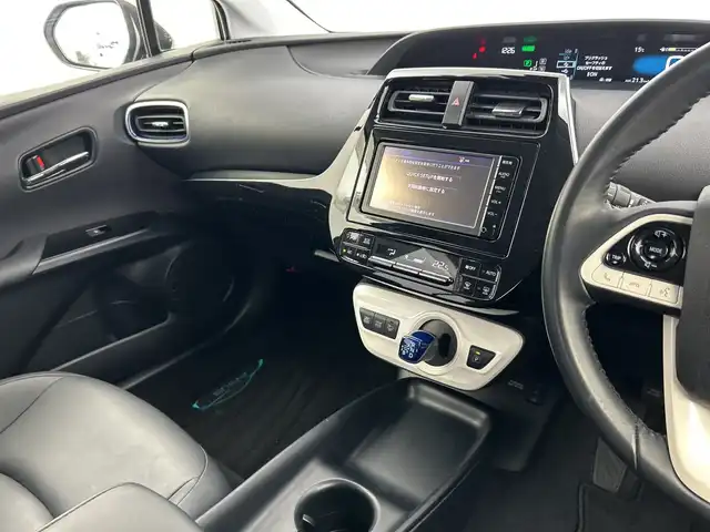 トヨタ プリウス S ツーリングセレクション 三重県 2016(平28)年 3.9万km ホワイトパールクリスタルシャイン /禁煙車//純正SDナビ/　フルセグTV/BT/CD/AUX//バックカメラ//前席シートヒーター//追従クルーズコントロール//衝突被害軽減システム//レーンキープアシスト//盗難防止装置//ビルトインETC//純正17インチアルミホイール//プッシュスタート//スマートキー//スペアキー×1//純正フロアマット//純正ドアバイザー//取扱説明書