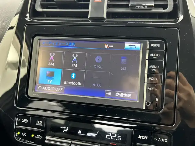 トヨタ プリウス S ツーリングセレクション 三重県 2016(平28)年 3.9万km ホワイトパールクリスタルシャイン /禁煙車//純正SDナビ/　フルセグTV/BT/CD/AUX//バックカメラ//前席シートヒーター//追従クルーズコントロール//衝突被害軽減システム//レーンキープアシスト//盗難防止装置//ビルトインETC//純正17インチアルミホイール//プッシュスタート//スマートキー//スペアキー×1//純正フロアマット//純正ドアバイザー//取扱説明書