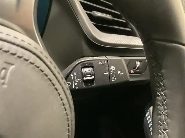 ＢＭＷ １１８ｉ Mスポーツ 熊本県 2020(令2)年 4.4万km 白 ・スマートキー/・プッシュスタート/・注意喚起アシスタント/・インテリジェントセーフティ/・PDC自動起動/・アクティブPDC緊急ブレーキ/・パーキングアシスト/・クルーズコントロール(追従式)/・ハーフレザーシート/・前席パワーシート/・純正メモリナビ/　【Bluetooth・USB・AppleCarPlay】/・バックカメラ/・ETC/・ワイヤレス充電/・ドライブレコーダー(前後録画)/・パワーバックドア/・LEDヘッドランプ/・LEDフォグランプ/・純正マット/・保証書/取説
