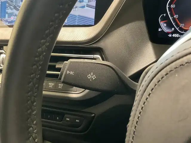 ＢＭＷ １１８ｉ Mスポーツ 熊本県 2020(令2)年 4.4万km 白 ・スマートキー/・プッシュスタート/・注意喚起アシスタント/・インテリジェントセーフティ/・PDC自動起動/・アクティブPDC緊急ブレーキ/・パーキングアシスト/・クルーズコントロール(追従式)/・ハーフレザーシート/・前席パワーシート/・純正メモリナビ/　【Bluetooth・USB・AppleCarPlay】/・バックカメラ/・ETC/・ワイヤレス充電/・ドライブレコーダー(前後録画)/・パワーバックドア/・LEDヘッドランプ/・LEDフォグランプ/・純正マット/・保証書/取説