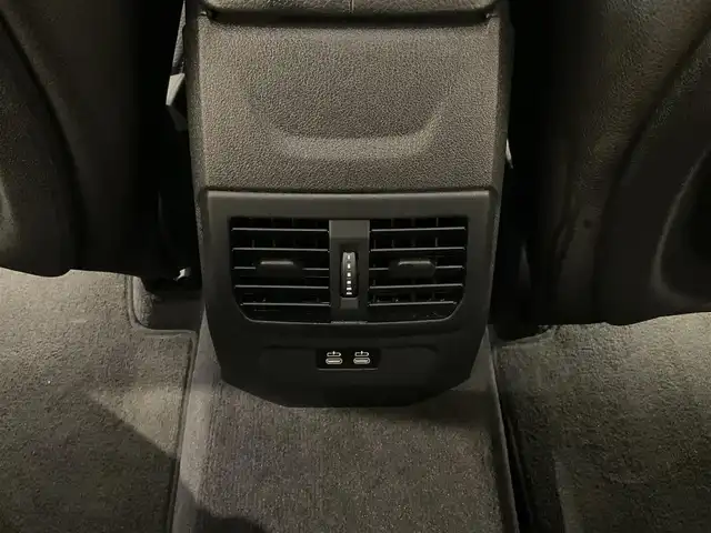 ＢＭＷ １１８ｉ Mスポーツ 熊本県 2020(令2)年 4.4万km 白 ・スマートキー/・プッシュスタート/・注意喚起アシスタント/・インテリジェントセーフティ/・PDC自動起動/・アクティブPDC緊急ブレーキ/・パーキングアシスト/・クルーズコントロール(追従式)/・ハーフレザーシート/・前席パワーシート/・純正メモリナビ/　【Bluetooth・USB・AppleCarPlay】/・バックカメラ/・ETC/・ワイヤレス充電/・ドライブレコーダー(前後録画)/・パワーバックドア/・LEDヘッドランプ/・LEDフォグランプ/・純正マット/・保証書/取説