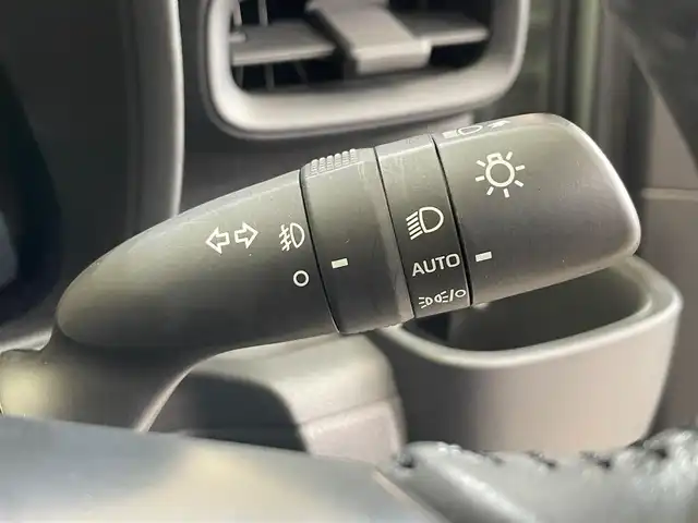 トヨタ シエンタ ハイブリッド Z 岩手県 2023(令5)年 5.1万km アーバンカーキ ４WD/パノラミックビューモニター/ハンズフリーパワースライドドア/モデリスタLEDルームランプ/アシストグリップ付きシートバックテーブル/純正室内カーテン/トヨタセーフティセンス/プリクラッシュセーフティ/レーダークルーズコントロール/レーントレーシングアシスト/プロアクティブドライビングアシスト/ロードサインアシスト/クリアランスソナー/オートマチックハイビーム/前席シートヒーター/ステアリングヒーター/純正ディスプレイオーディオ/ナビキット/フルセグTV/HDMI入力対応/AppleCarPlay、AndroidAuto接続/AC100V1500Wアクセサリーコンセント/ETC2.0/ドライブレコーダー/LEDヘッドランプ/15インチスチールホイール　純正ホイールキャップ