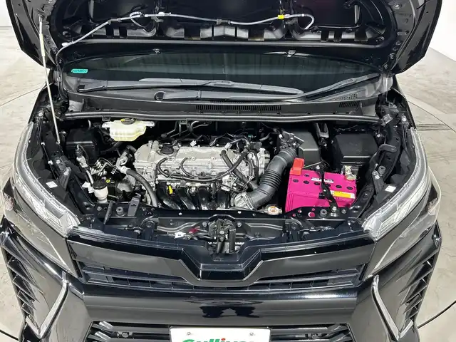トヨタ ヴォクシー ZS 煌Ⅲ 福岡県 2020(令2)年 3.2万km ブラック ・純正9インチナビ（NSZT-Y68T）/・フルセグ/・Bluetooth/・バックカメラ/・純正12インチフリップダウン/・トヨタセーフティセンス/・クルーズコントロール/・両側パワースライドドア/・ETC2.0/・ハーフレザーシート/・LEDヘッドライト/・オートライト/・純正16インチAW/・純正フロアマット/・純正ドアバイザー