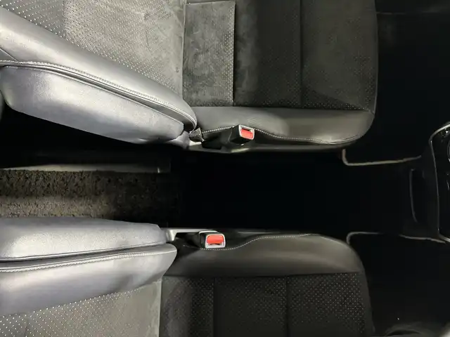 トヨタ ヴォクシー ZS 煌Ⅲ 福岡県 2020(令2)年 3.2万km ブラック ・純正9インチナビ（NSZT-Y68T）/・フルセグ/・Bluetooth/・バックカメラ/・純正12インチフリップダウン/・トヨタセーフティセンス/・クルーズコントロール/・両側パワースライドドア/・ETC2.0/・ハーフレザーシート/・LEDヘッドライト/・オートライト/・純正16インチAW/・純正フロアマット/・純正ドアバイザー