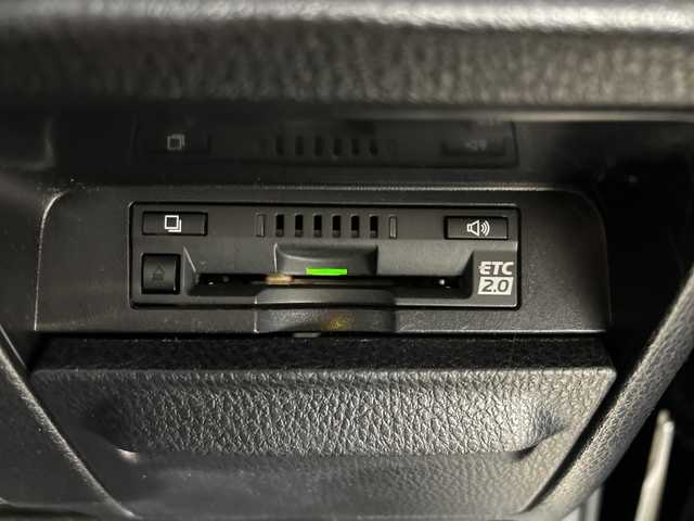 トヨタ ヴォクシー ZS 煌Ⅲ 福岡県 2020(令2)年 3.2万km ブラック ・純正9インチナビ（NSZT-Y68T）/・フルセグ/・Bluetooth/・バックカメラ/・純正12インチフリップダウン/・トヨタセーフティセンス/・クルーズコントロール/・両側パワースライドドア/・ETC2.0/・ハーフレザーシート/・LEDヘッドライト/・オートライト/・純正16インチAW/・純正フロアマット/・純正ドアバイザー