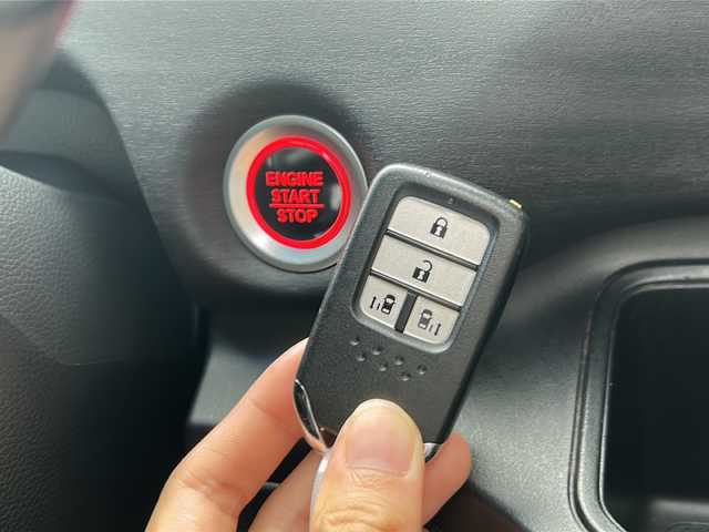 ホンダ フリード G ホンダセンシング 広島県 2018(平30)年 6万km モダンスティールM 純正オーディオ/CD/ワンセグTV/Bluetooth/バックカメラ/両側パワースライドドア/LEDオートライト/レーダークルーズコントロール/ETC/スマートキー/プッシュスタート /Sパッケージ/アクティブコーナリングライト/純正フロアマット/純正アルミホイール