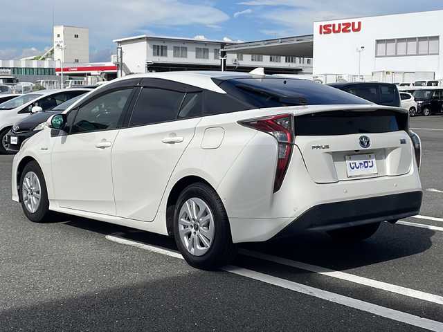 トヨタ プリウス Sセーフティプラス 熊本県 2017(平29)年 14.7万km ホワイトパールクリスタルシャイン (株)IDOMが運営する【じしゃロン熊本店】の自社ローン専用車両になります。こちらは現金またはオートローンご利用時の価格です。自社ローンご希望の方は別途その旨お申付け下さい　/純正ナビ（NSCD-W66）/バックカメラ/ワンセグテレビ/CD/Bluetooth接続/ビルトインETC/コーナーセンサー/クルーズコントロール/ヘッドアップディスプレイ/パーキングアシスト/LEDヘッドライト/オートマチックハイビーム/レーンキープアシスト/横滑り防止装置/ABS