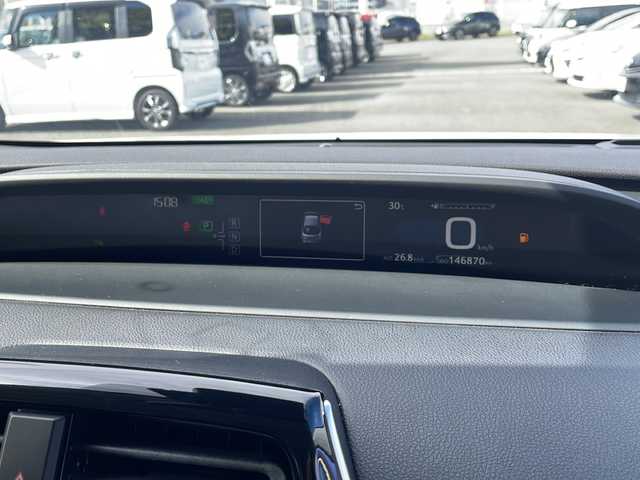 トヨタ プリウス Sセーフティプラス 熊本県 2017(平29)年 14.7万km ホワイトパールクリスタルシャイン (株)IDOMが運営する【じしゃロン熊本店】の自社ローン専用車両になります。こちらは現金またはオートローンご利用時の価格です。自社ローンご希望の方は別途その旨お申付け下さい　/純正ナビ（NSCD-W66）/バックカメラ/ワンセグテレビ/CD/Bluetooth接続/ビルトインETC/コーナーセンサー/クルーズコントロール/ヘッドアップディスプレイ/パーキングアシスト/LEDヘッドライト/オートマチックハイビーム/レーンキープアシスト/横滑り防止装置/ABS