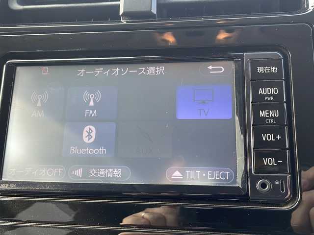 トヨタ プリウス Sセーフティプラス 熊本県 2017(平29)年 14.7万km ホワイトパールクリスタルシャイン (株)IDOMが運営する【じしゃロン熊本店】の自社ローン専用車両になります。こちらは現金またはオートローンご利用時の価格です。自社ローンご希望の方は別途その旨お申付け下さい　/純正ナビ（NSCD-W66）/バックカメラ/ワンセグテレビ/CD/Bluetooth接続/ビルトインETC/コーナーセンサー/クルーズコントロール/ヘッドアップディスプレイ/パーキングアシスト/LEDヘッドライト/オートマチックハイビーム/レーンキープアシスト/横滑り防止装置/ABS