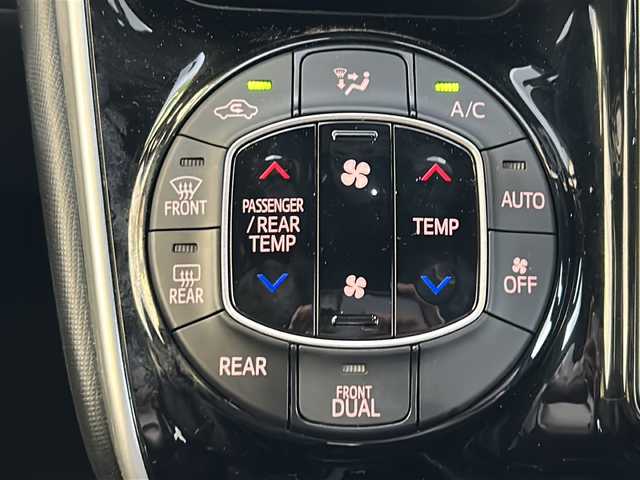 トヨタ エスクァイア Gi 福岡県 2020(令2)年 2.5万km ブラッキッシュアゲハガラスフレーク フリップダウンモニター/純正9インチナビ/（BT/フルセグ/AM/FM/DISC/SD/SDREC)/バックカメラ/両側パワースライドドア/クルーズコントロール/DUALオートACC/LEDヘッドライト/フォグランプ/オートマチックハイビーム/オートライト/レザーシート/DN席シートヒーター/純正15インチAW/アイドリングストップ/横滑り防止装置/盗難防止装置/レーンキープアシスト/コーナーセンサー/USB入力端子/オート電動格納ミラー/後席用テーブル/サンシェード/スマートキー/ETC/保証書/取扱説明書