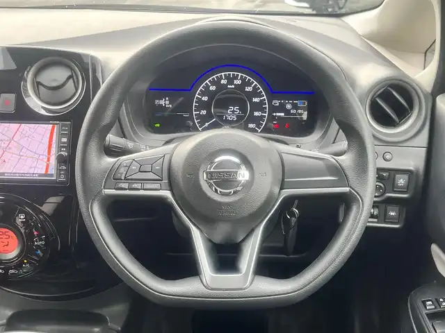 日産 ノート e－パワー X 島根県 2018(平30)年 6.1万km ダークメタルグレー 純正メモリナビ　/フルセグＴＶ　/Ｂｌｕｅｔｏｏｔｈ　/バックカメラ　/ＥＴＣ　/レーンアシスト　/衝突軽減システム　/オートライト　/スマートキー/プッシュスタート　　/横滑り防止装置　/純正フロアマット