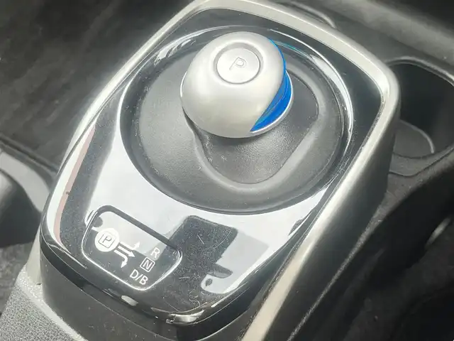 日産 ノート e－パワー X 島根県 2018(平30)年 6.1万km ダークメタルグレー 純正メモリナビ　/フルセグＴＶ　/Ｂｌｕｅｔｏｏｔｈ　/バックカメラ　/ＥＴＣ　/レーンアシスト　/衝突軽減システム　/オートライト　/スマートキー/プッシュスタート　　/横滑り防止装置　/純正フロアマット