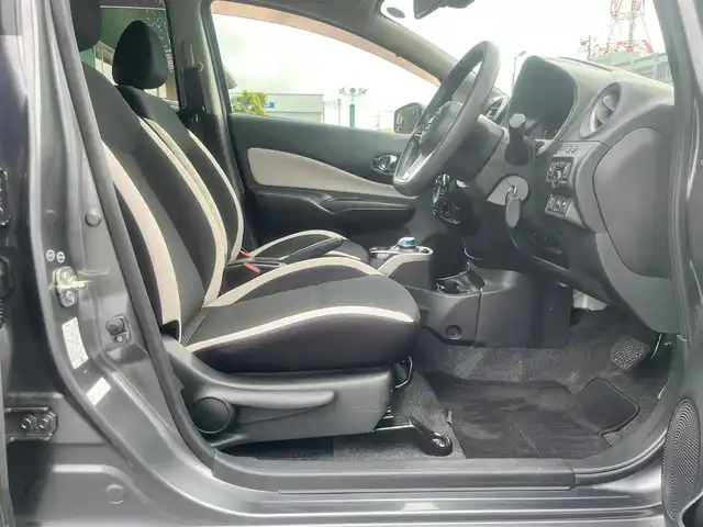 日産 ノート e－パワー X 島根県 2018(平30)年 6.1万km ダークメタルグレー 純正メモリナビ　/フルセグＴＶ　/Ｂｌｕｅｔｏｏｔｈ　/バックカメラ　/ＥＴＣ　/レーンアシスト　/衝突軽減システム　/オートライト　/スマートキー/プッシュスタート　　/横滑り防止装置　/純正フロアマット