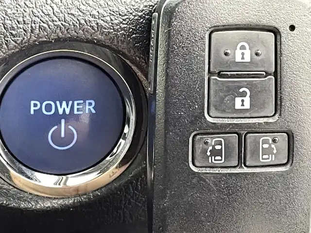 トヨタ シエンタ ハイブリッド G 熊本県 2016(平28)年 5.3万km レッドマイカM 純正ナビNSCD-W66（ＣＤ・ＤＶＤ・ＢＴ）/バックカメラ　/ビルトインＥＴＣ　/両側パワースライドドア　/衝突軽減ブレーキ　/レーンキープアシスト　/横滑り防止　/純正フロアマット　/純正１５インチＡＷ　/オートライト/LEDヘッドライト/スマートキー/プッシュスタート/スペアキー1本/取扱説明書