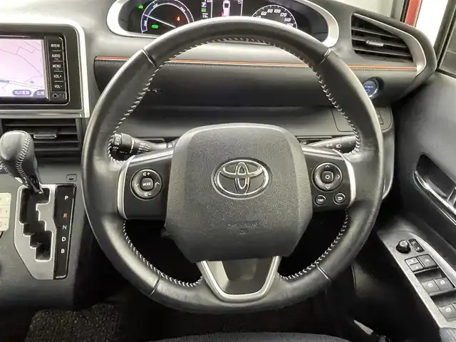 トヨタ シエンタ ハイブリッド G 熊本県 2016(平28)年 5.3万km レッドマイカM 純正ナビNSCD-W66（ＣＤ・ＤＶＤ・ＢＴ）/バックカメラ　/ビルトインＥＴＣ　/両側パワースライドドア　/衝突軽減ブレーキ　/レーンキープアシスト　/横滑り防止　/純正フロアマット　/純正１５インチＡＷ　/オートライト/LEDヘッドライト/スマートキー/プッシュスタート/スペアキー1本/取扱説明書