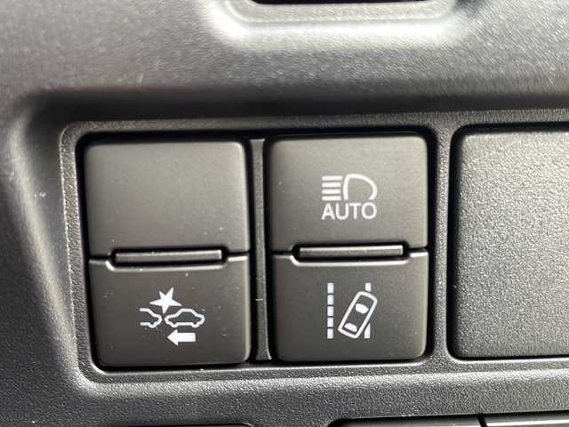 トヨタ ヴォクシー ZS 煌Ⅱ 京都府 2020(令2)年 1.3万km イナズマスパーキングブラックガラスフレーク 純正９インチナビ　Ｂｌｕｅｔｏｏｔｈオーディオ　フルセグ　ＤＶＤ再生　バックカメラ　後席フリップダウンモニター　プリクラッシュセーフティ　クルーズコントロール　両側パワースライド　ＬＥＤヘッドライト