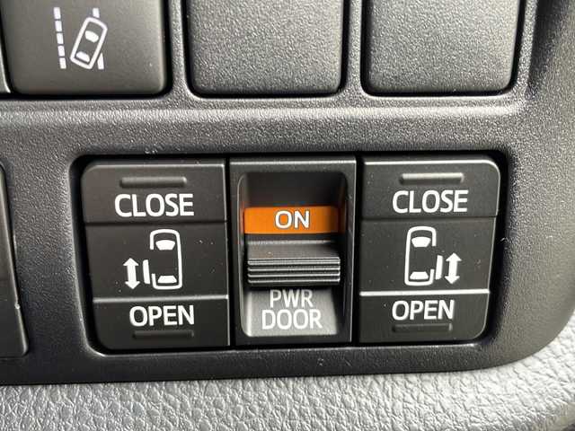 トヨタ ヴォクシー ZS 煌Ⅱ 京都府 2020(令2)年 1.3万km イナズマスパーキングブラックガラスフレーク 純正９インチナビ　Ｂｌｕｅｔｏｏｔｈオーディオ　フルセグ　ＤＶＤ再生　バックカメラ　後席フリップダウンモニター　プリクラッシュセーフティ　クルーズコントロール　両側パワースライド　ＬＥＤヘッドライト