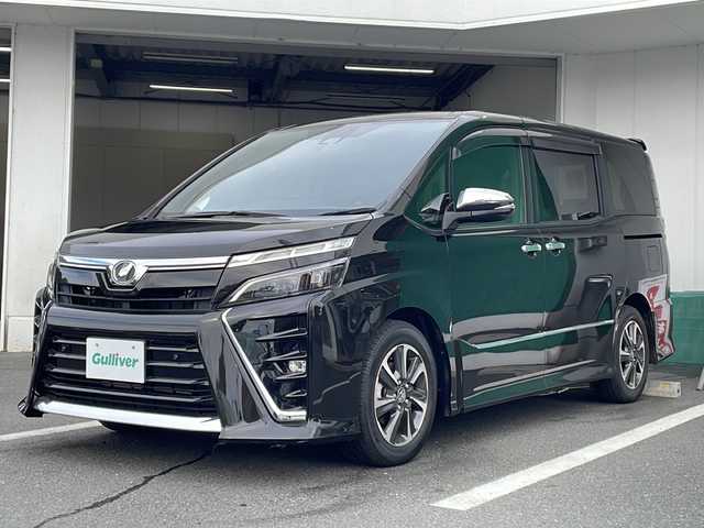 トヨタ ヴォクシー ZS 煌Ⅱ 京都府 2020(令2)年 1.3万km イナズマスパーキングブラックガラスフレーク 純正９インチナビ　Ｂｌｕｅｔｏｏｔｈオーディオ　フルセグ　ＤＶＤ再生　バックカメラ　後席フリップダウンモニター　プリクラッシュセーフティ　クルーズコントロール　両側パワースライド　ＬＥＤヘッドライト