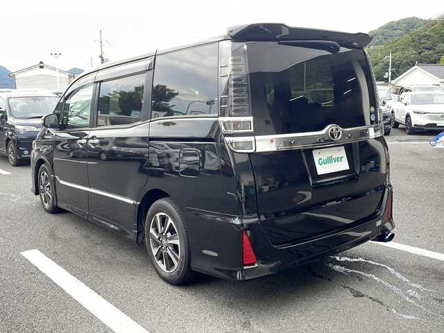 トヨタ ヴォクシー ZS 煌Ⅱ 京都府 2020(令2)年 1.3万km イナズマスパーキングブラックガラスフレーク 純正９インチナビ　Ｂｌｕｅｔｏｏｔｈオーディオ　フルセグ　ＤＶＤ再生　バックカメラ　後席フリップダウンモニター　プリクラッシュセーフティ　クルーズコントロール　両側パワースライド　ＬＥＤヘッドライト