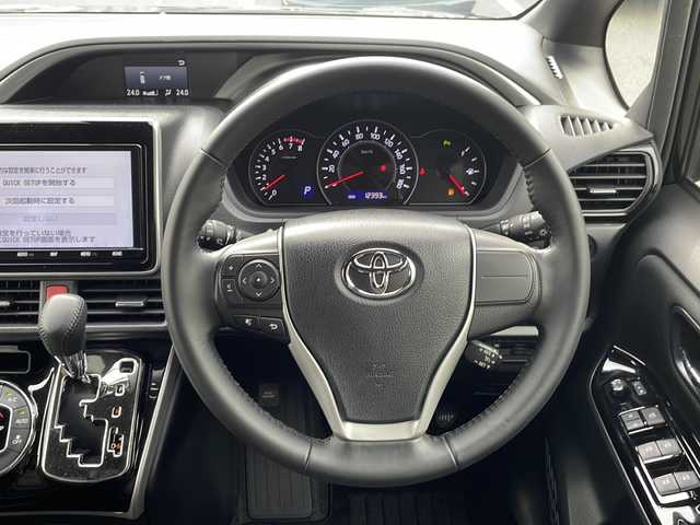 トヨタ ヴォクシー ZS 煌Ⅱ 京都府 2020(令2)年 1.3万km イナズマスパーキングブラックガラスフレーク 純正９インチナビ　Ｂｌｕｅｔｏｏｔｈオーディオ　フルセグ　ＤＶＤ再生　バックカメラ　後席フリップダウンモニター　プリクラッシュセーフティ　クルーズコントロール　両側パワースライド　ＬＥＤヘッドライト