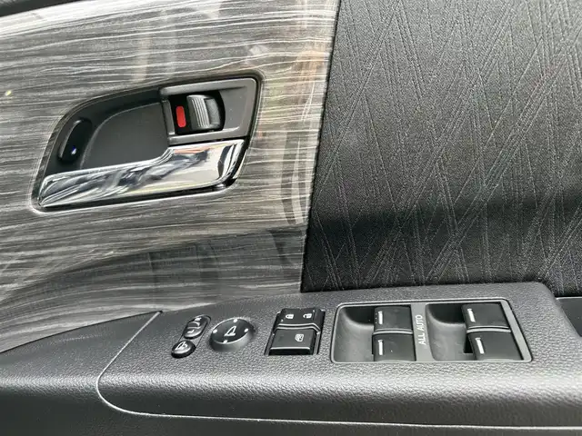 ホンダ オデッセイ アブソルート・EXホンダセンジング 佐賀県 2016(平28)年 6.5万km クリスタルブラックパール 無限フルエアロ/無限マフラー/ホンダセンシング/ブラインドスポットインフォメーション/純正8型ナビ/・バックカメラ/・フルセグTV/BT/CD/DVD/アルパイン後席モニター(接続確認できず）/ハーフレザーシート/パワーシート/両側パワースライドドア/純正エンジンスターター/ETC/LEDヘッドライト/オートライト/社外前後ドラレコ(ZDR035)/社外フロント/左サイドカメラ/社外パワーバックドア/フロント3面断熱フィルム(証明書あり)/スペアキー×１/取扱説明書/保証書