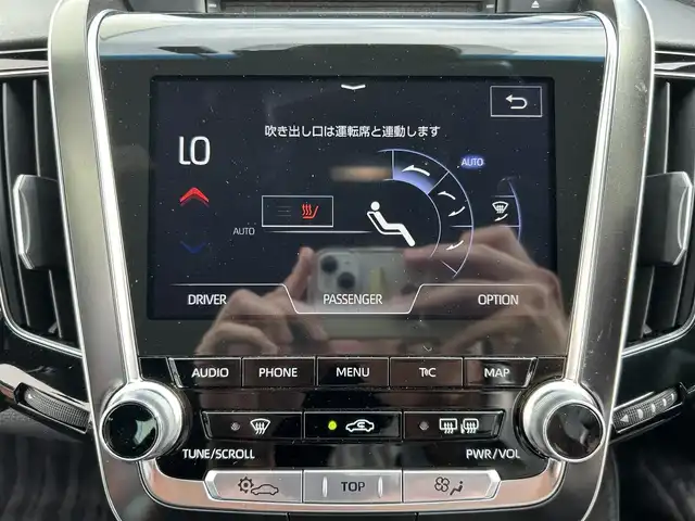 トヨタ クラウン ハイブリッド RS 佐賀県 2018(平30)年 3.6万km ホワイトパールクリスタルシャイン トヨタセーフティセンス/・プリクラッシュセーフティ/・レーダークルーズコントロール/・レーントレーシングアシスト/・オートマチックハイビーム/クリアランスソナー/パーキングサポートブレーキ/純正メーカーナビ/・バックカメラ/・フルセグTV/BT/CD/DVD/純正ドライブレコーダー/純正18インチAW/LEDヘッドライト/フォグランプ/前席シートヒーター/革巻きステアリング/パドルシフト/ステアリングヒーター/電動コラム/電動パーキングスイッチ/スペアキー×1