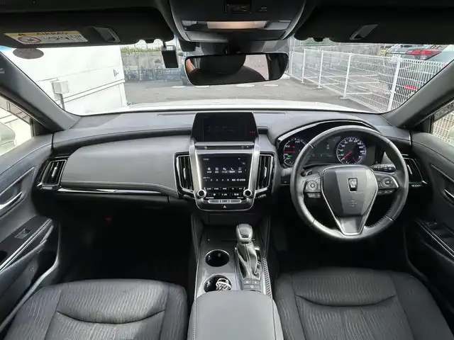 トヨタ クラウン ハイブリッド RS 佐賀県 2018(平30)年 3.6万km ホワイトパールクリスタルシャイン トヨタセーフティセンス/・プリクラッシュセーフティ/・レーダークルーズコントロール/・レーントレーシングアシスト/・オートマチックハイビーム/クリアランスソナー/パーキングサポートブレーキ/純正メーカーナビ/・バックカメラ/・フルセグTV/BT/CD/DVD/純正ドライブレコーダー/純正18インチAW/LEDヘッドライト/フォグランプ/前席シートヒーター/革巻きステアリング/パドルシフト/ステアリングヒーター/電動コラム/電動パーキングスイッチ/スペアキー×1