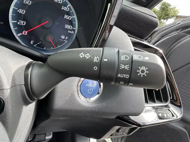 トヨタ クラウン ハイブリッド RS 佐賀県 2018(平30)年 3.6万km ホワイトパールクリスタルシャイン トヨタセーフティセンス/・プリクラッシュセーフティ/・レーダークルーズコントロール/・レーントレーシングアシスト/・オートマチックハイビーム/クリアランスソナー/パーキングサポートブレーキ/純正メーカーナビ/・バックカメラ/・フルセグTV/BT/CD/DVD/純正ドライブレコーダー/純正18インチAW/LEDヘッドライト/フォグランプ/前席シートヒーター/革巻きステアリング/パドルシフト/ステアリングヒーター/電動コラム/電動パーキングスイッチ/スペアキー×1