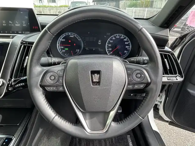 トヨタ クラウン ハイブリッド RS 佐賀県 2018(平30)年 3.6万km ホワイトパールクリスタルシャイン トヨタセーフティセンス/・プリクラッシュセーフティ/・レーダークルーズコントロール/・レーントレーシングアシスト/・オートマチックハイビーム/クリアランスソナー/パーキングサポートブレーキ/純正メーカーナビ/・バックカメラ/・フルセグTV/BT/CD/DVD/純正ドライブレコーダー/純正18インチAW/LEDヘッドライト/フォグランプ/前席シートヒーター/革巻きステアリング/パドルシフト/ステアリングヒーター/電動コラム/電動パーキングスイッチ/スペアキー×1