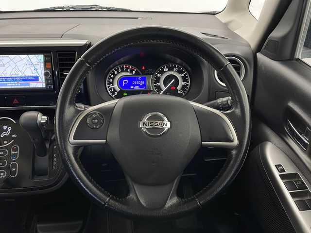 日産 デイズ ルークス ハイウェイスターX Gパッケージ 青森県 2014(平26)年 5.5万km モカブラウンP (株)IDOMが運営する【じしゃロン青森店】の自社ローン専用車両になります。こちらは現金またはオートローンご利用時の価格です。自社ローンご希望の方は別途その旨お申付け下さい。/4WD/両側パワースライドドア /純正SDナビ/フルセグテレビ/全周囲カメラ/Bluetooth接続/フォグランプ/プッシュスタート/純正15インチAW装着/ドアバイザー/電動格納ミラー/二列目サンシェード/シートリフター/サーキュレーター/プッシュスタート/スマートキー/スペアキー1本