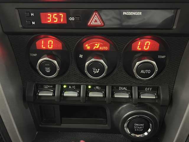 スバル ＢＲＺ S 長崎県 2013(平25)年 8.3万km WRブルーマイカ 社外メモリナビ/（フルセグ/CD/Bluetooth）/バックカメラ/6速マニュアル/純正HIDヘッドライト/純正17インチアルミホイール/オートライト/横滑り防止装置/電動格納ミラー/純正フロアマット/カーテンエアバック