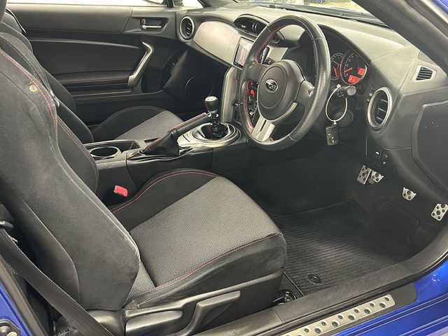 スバル ＢＲＺ S 長崎県 2013(平25)年 8.3万km WRブルーマイカ 社外メモリナビ/（フルセグ/CD/Bluetooth）/バックカメラ/6速マニュアル/純正HIDヘッドライト/純正17インチアルミホイール/オートライト/横滑り防止装置/電動格納ミラー/純正フロアマット/カーテンエアバック